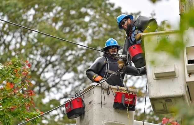 Con Edison crews working to restore electric service.