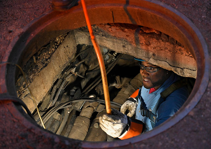 20220524-manhole-worker