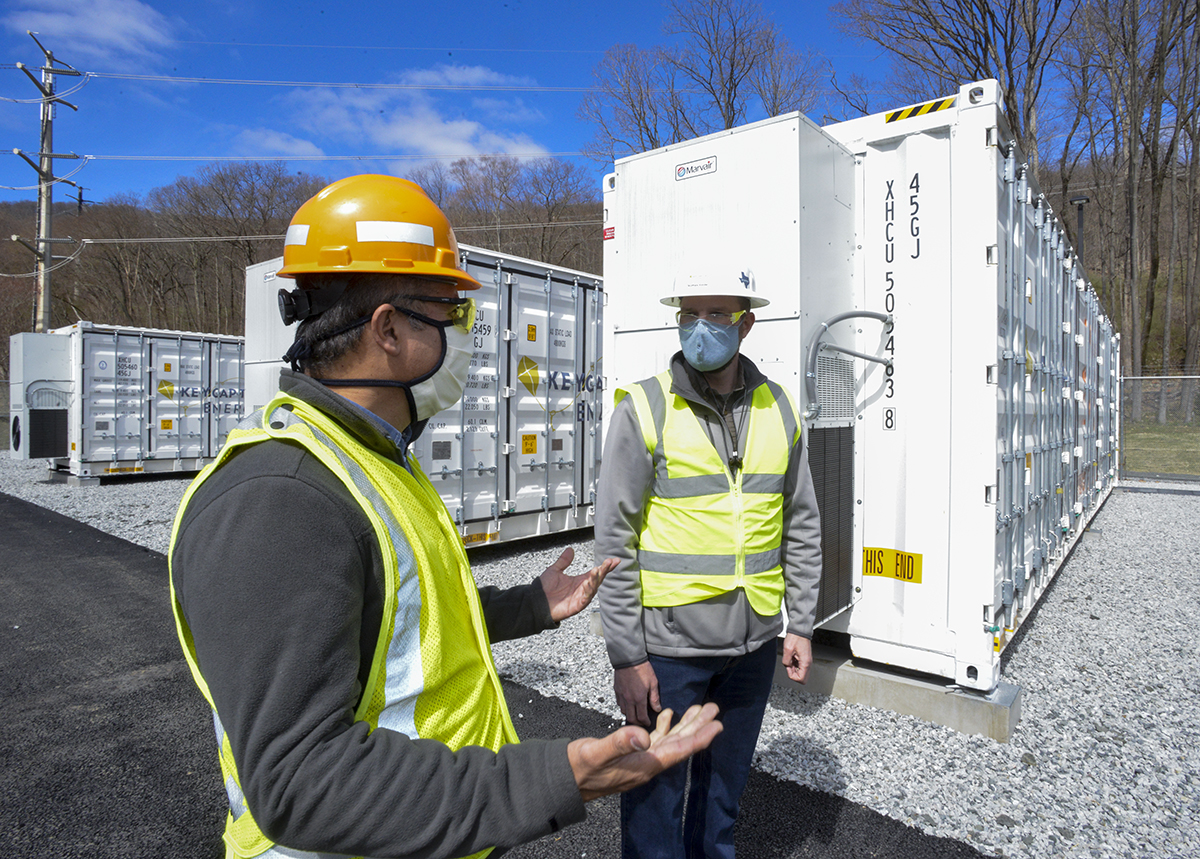 O&R President and CEO Robert Sanchez, left, discusses the installation of O&R’s new battery storage facility in Pomona with the project’s engineering and construction manager Matthew Rariden of Key Capture Energy, the project’s builder. 