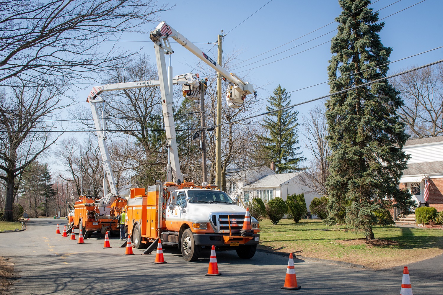 Orange & Rockland overhead crews working on residential street. 