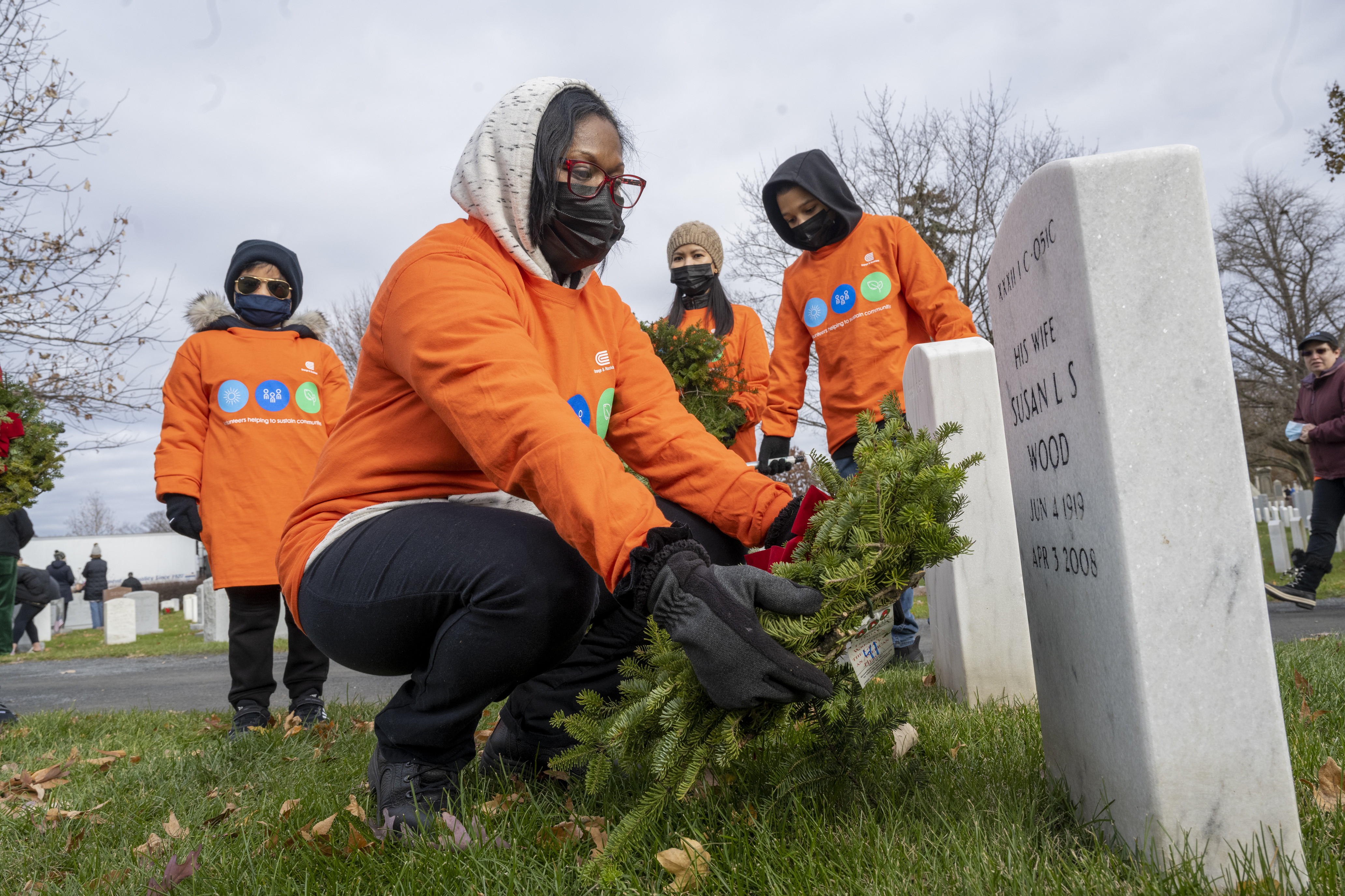 O&R employees placing wreaths for veterans